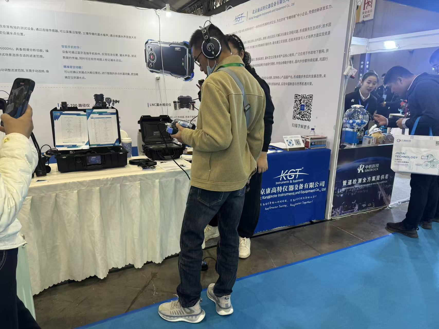 聽(tīng)漏儀測(cè)試現(xiàn)場(chǎng) 聽(tīng)漏儀測(cè)試現(xiàn)場(chǎng)